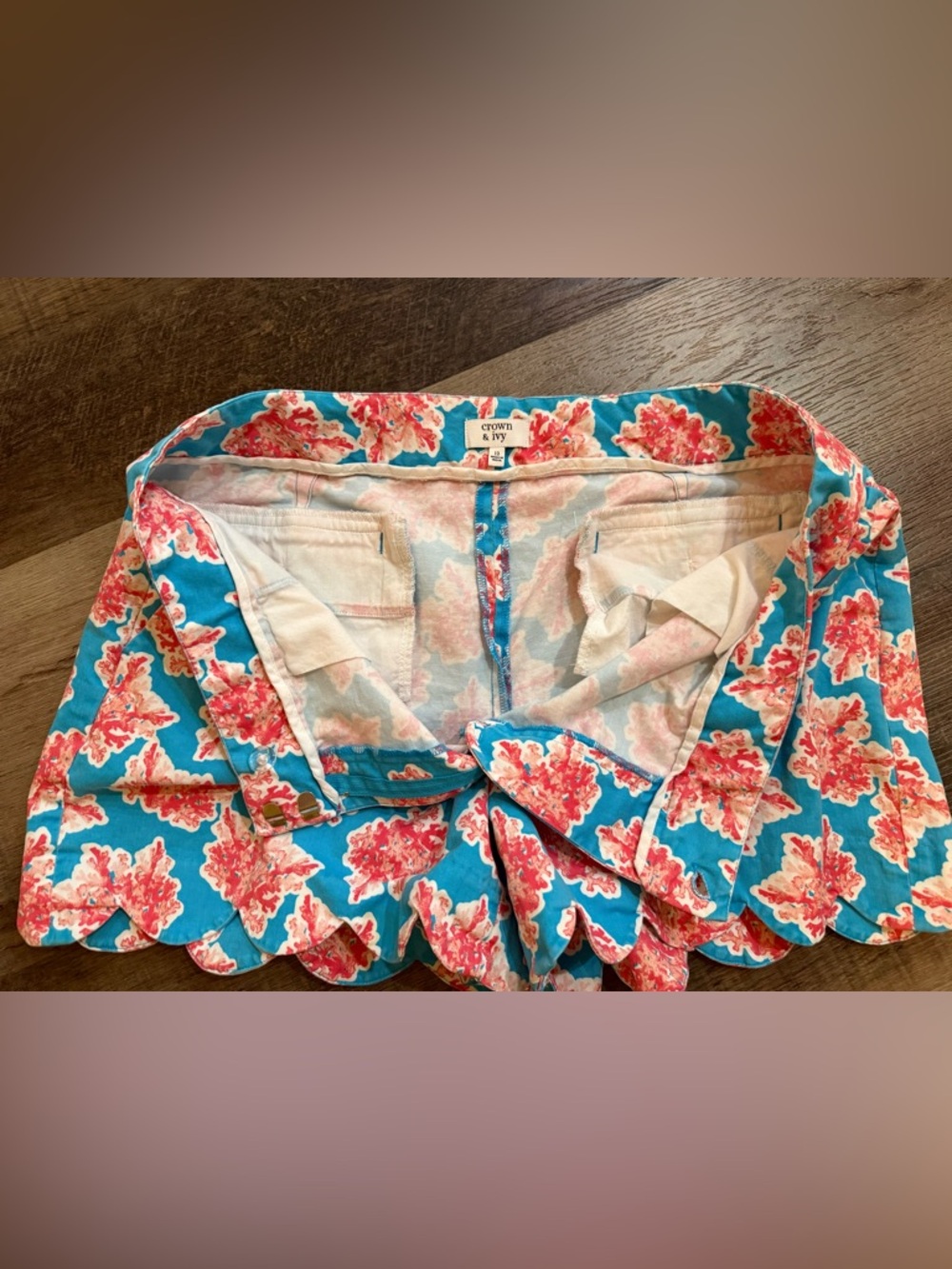 crown & ivy Turquoise Coral-Print Scalloped Hem Shorts Size 12 - Picture 8 of 10
